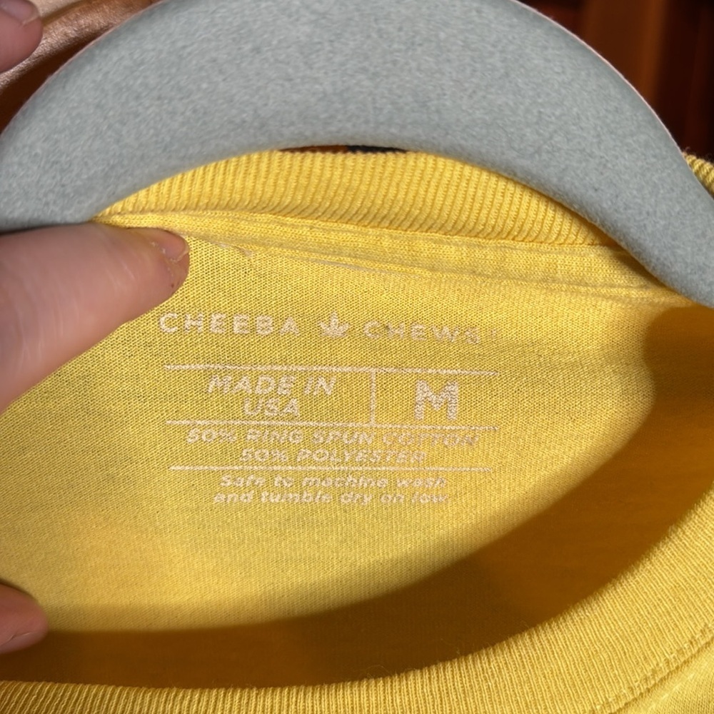 Cheeba Chews Let’s Get Toasty Yellow Graphic Tee Unisex Size Medium Rare - Picture 4 of 5